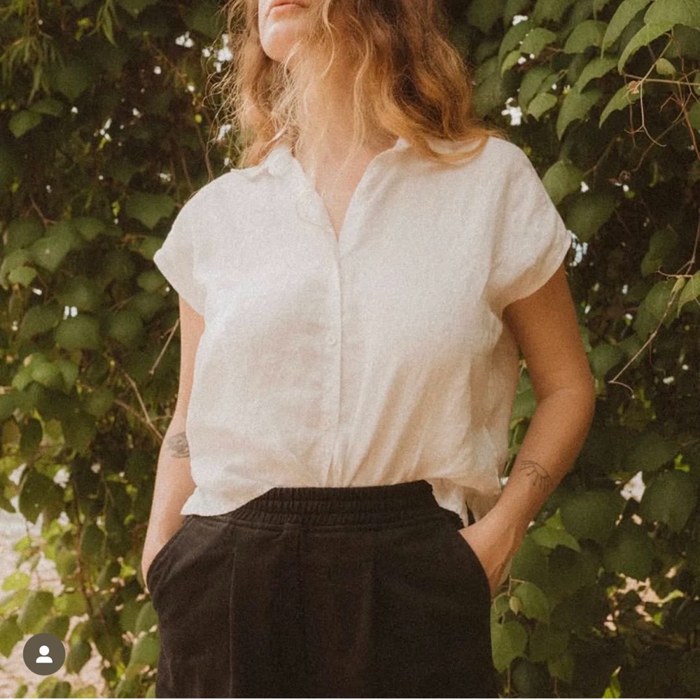 Esby Stella Sleeveless Buttondown